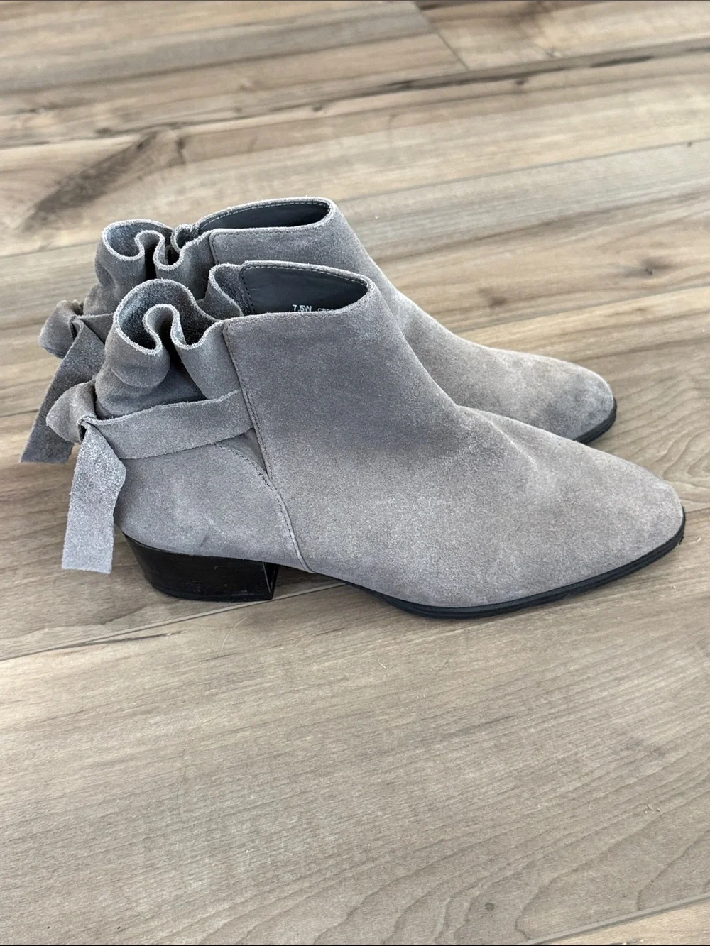AEROSOLES Gray Suede Ankle Booties Women’s Size 7.5